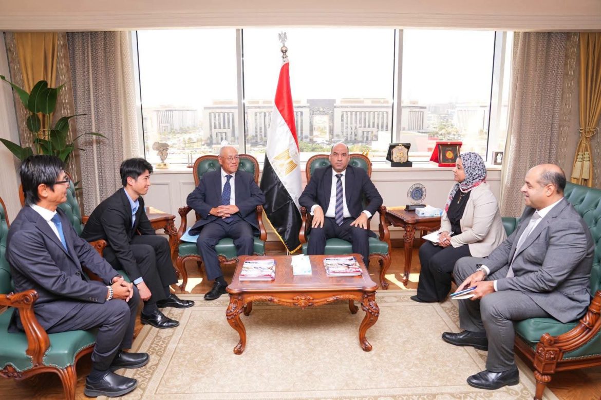 وزارة العمل تُحلل عقبات تراخيص الأجانب وتدعم التوسع بالسوق المصري