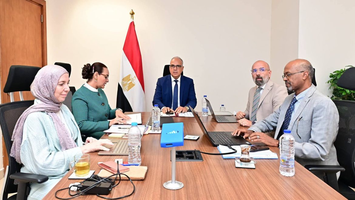 وزير الري يبحث استخدام التحلية في إنتاج الغذاء